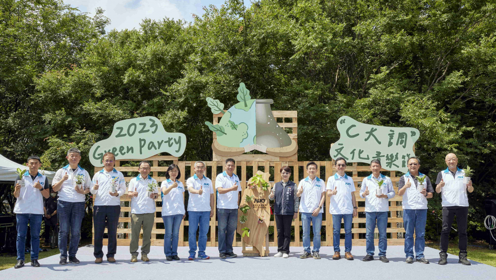 友達光電攜手供應商夥伴及台中市政府，共同倡議及推廣加樹減塑、節能減碳的淨零綠生活