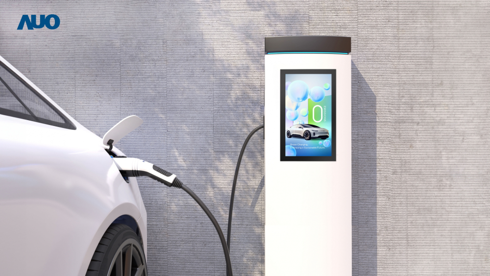 友達〝EVSE車用充電樁解決方案〞專為電動汽車充電樁設計，具有高亮度、克服戶外艱難環境的耐溫、耐紫外線等特性，並搭載散熱性及擴充性強的高效能工業電腦，可實現人機互動訴求，如資訊顯示、支付等應用
