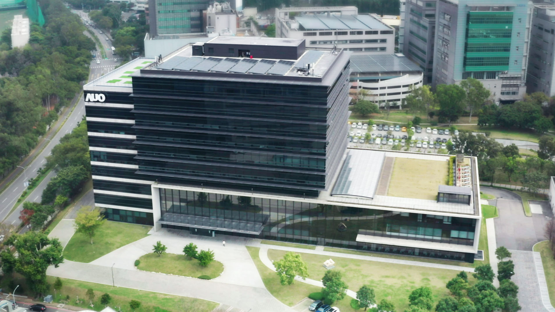 OD体育光电积极实践永续作为，以&rdquo;OD体育全球研发中心（Global Research Center，GRC）&rdquo;总部大楼，通过ISO 14068-1:2023碳中和管理标准查证，并承诺于2030年实现台湾所有办公据点均朝此目标迈进