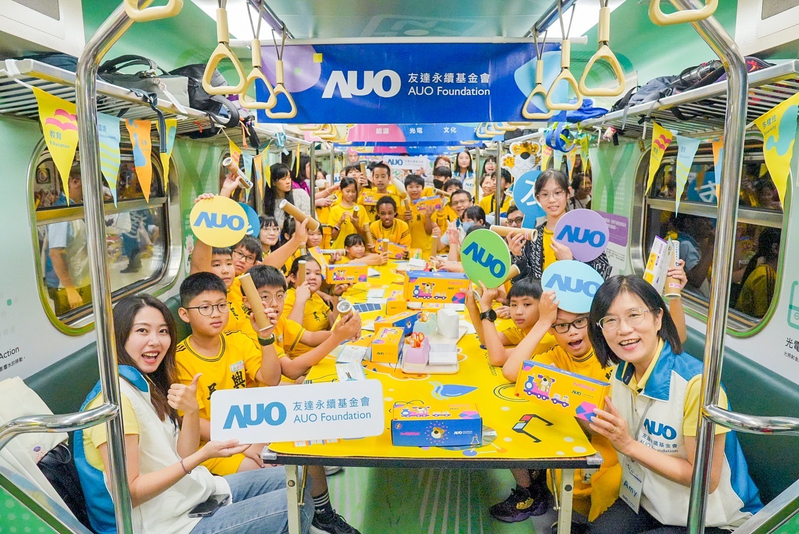 友達永續基金會響應國科會推動的「臺灣科普環島列車」正式啟航，透過「生活中的科學」車廂課程設計，展開為期6天巡迴全臺17個縣市、停靠32站的移動式科普之旅