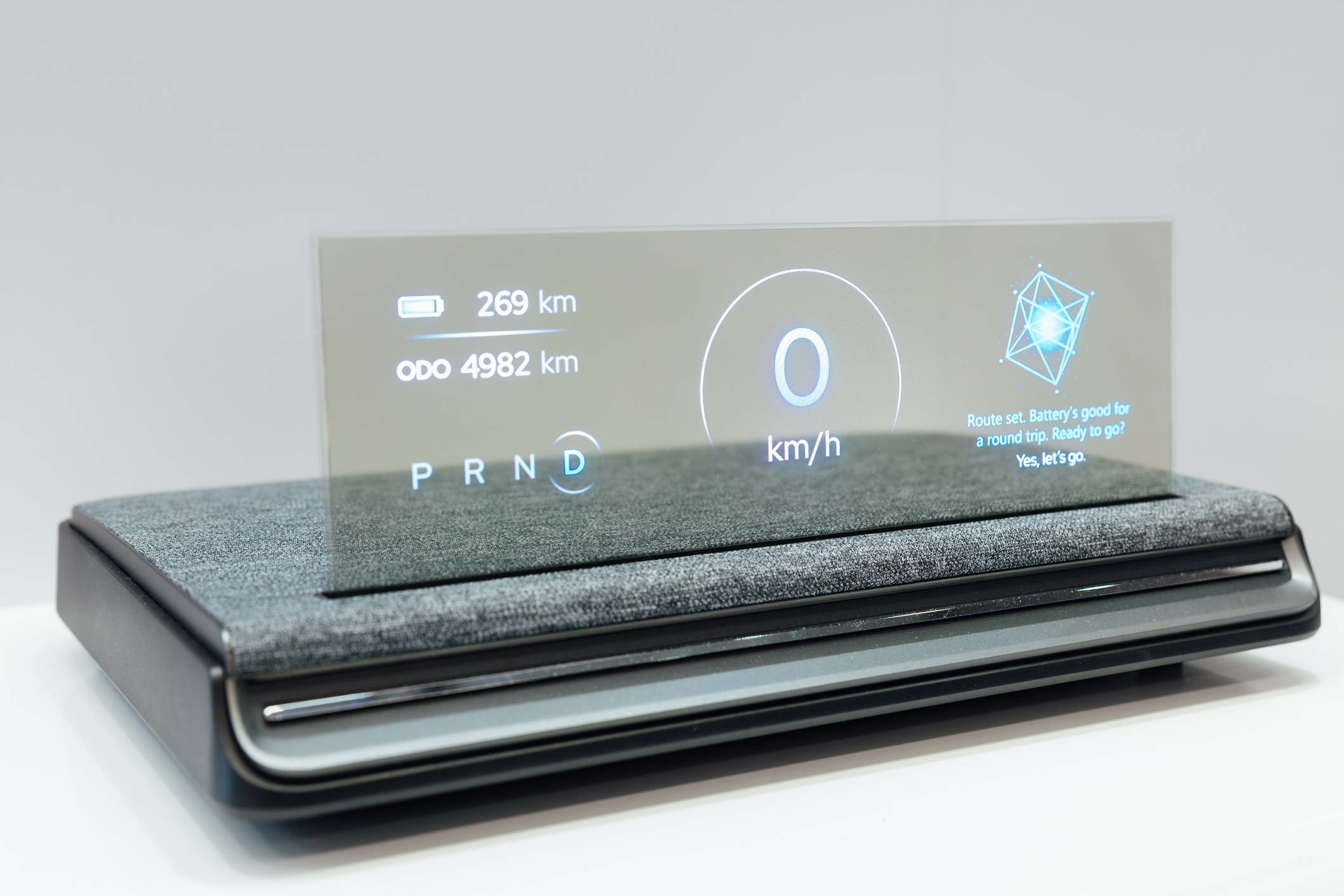 全球首款Aero Module透明Micro LED顯示器模組外觀輕盈通透，可與數位內容完美融合，提供動態顯示、先進控制、個人化沉浸感受。